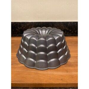 Wilton cake mold